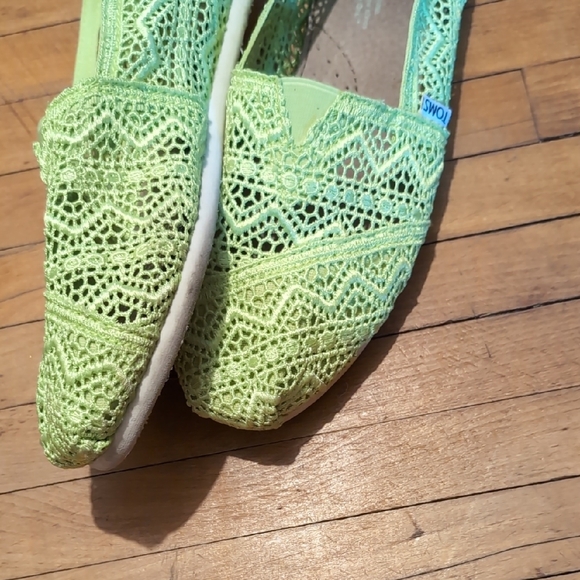 Toms Green and Yellow Crochet Loafers Lightweight and Stylish - Picture 5 of 6
